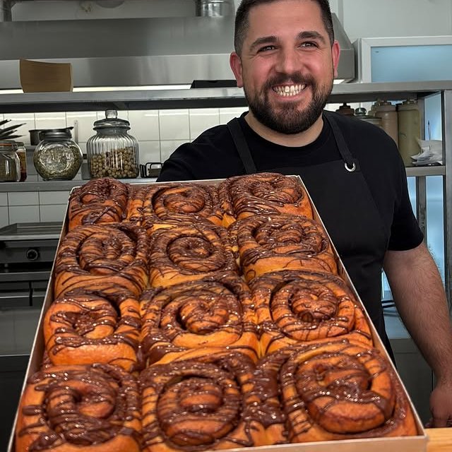 Babka και chocolate rolls φρεσκοψημένα