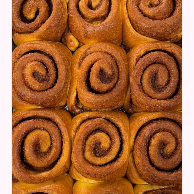 Cinnamon roll με γλάσο, κοντινό
