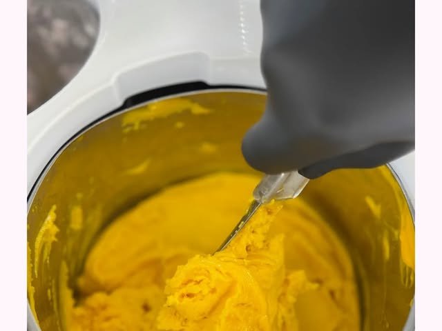 Mango gelato artigianale, έντονο χρώμα