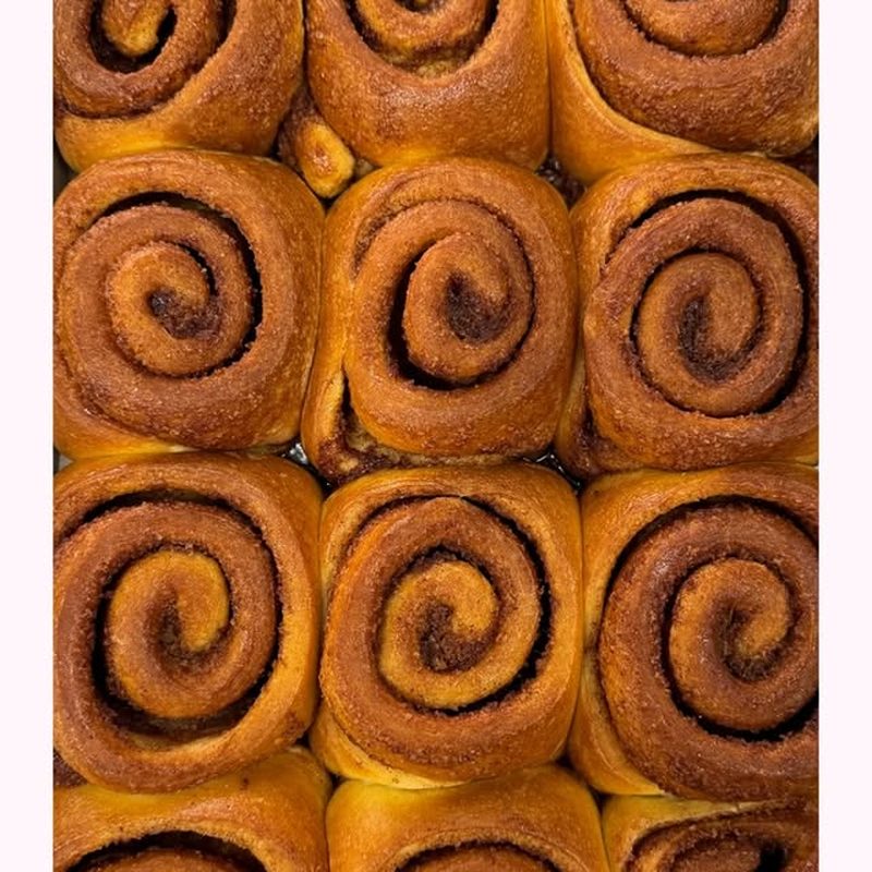 Cinnamon rolls φρεσκοψημένα — GIÓVA Bakery