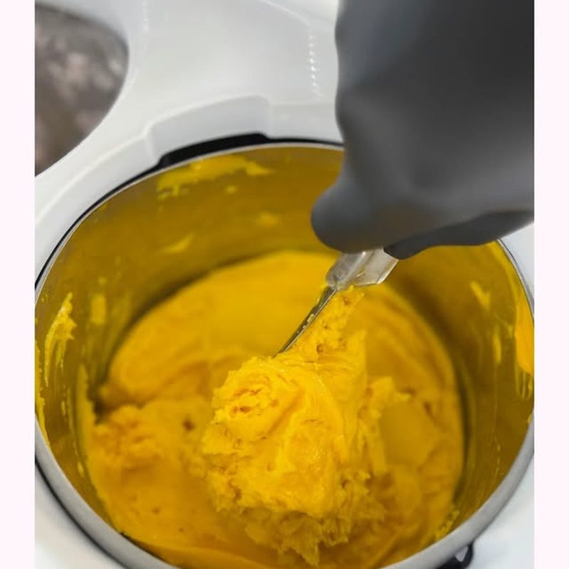 Mango gelato χειροποίητο — GIÓVA Gelato